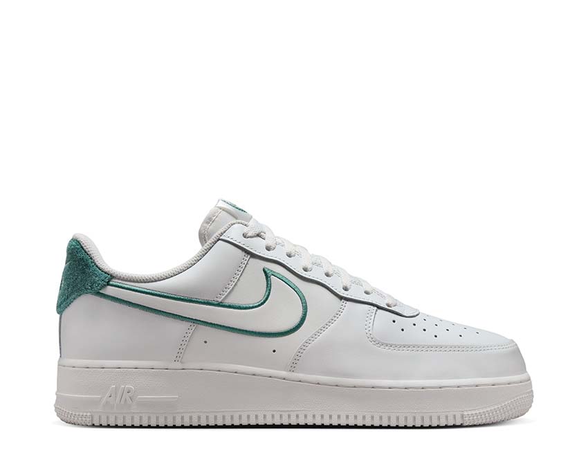 Nike air force 1 07 lv8 boys on sale