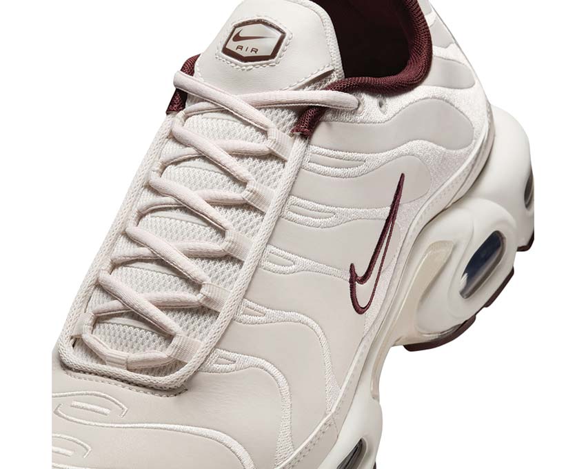 maroon air max plus