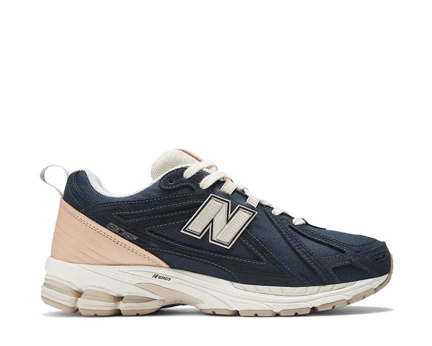 The classic gum outsole of the New Balance 574 Summer Fog Navy / Beige M1906FB